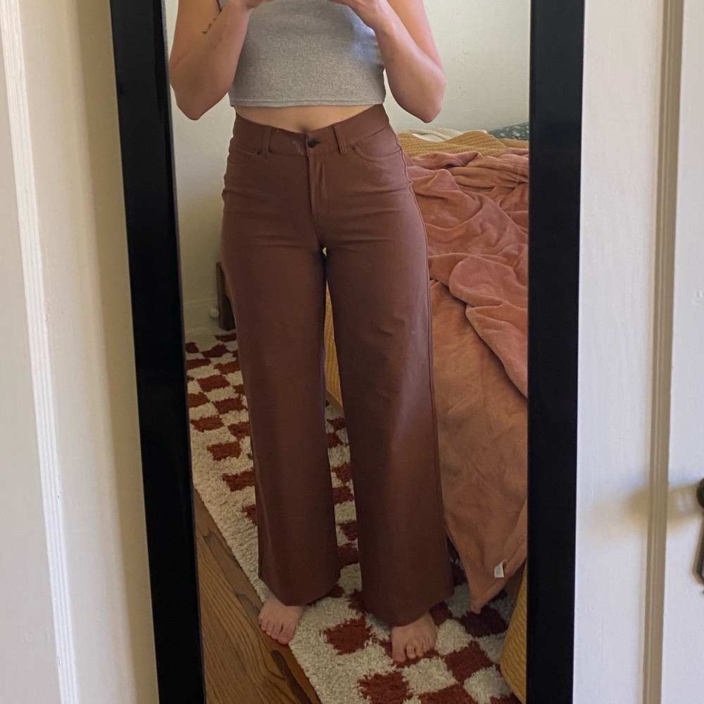 Lulu Lemon City Sleek High Rise Wide Leg Pant. Full Length Light Utilitech